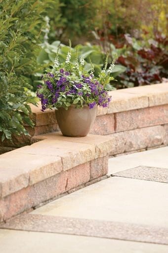 a hardscaped back patio from the hardscaping service experts at Platt Hill Nursery
